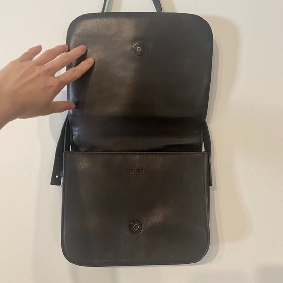 Square magnetic flap bag - Picture 2 of 11